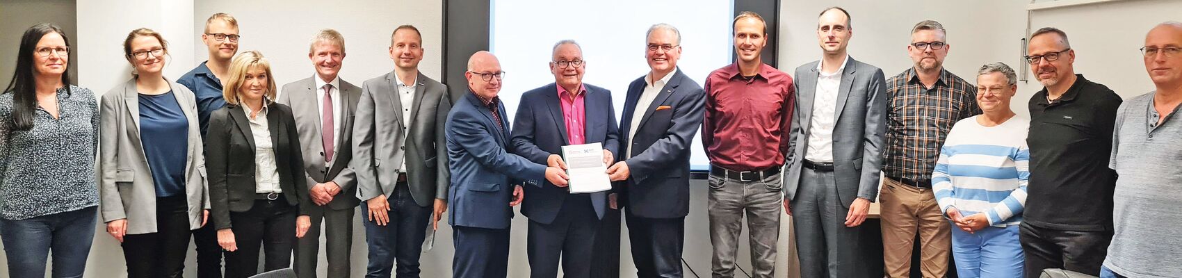Die Projektbeteiligten der IT, aus dem Sikosa Studieninstitut für kommunale Verwaltung Sachsen-Anhalt und aus der Verwaltungsleitung stellten im Oktober das Digitalisierungskonzept der Welterbestadt Quedlinburg vor.