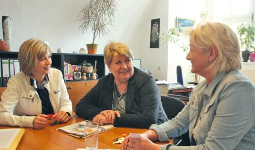 (v.l.) Hauptamtsleiterin Dr. Neshau, Bürgermeisterin Hort, Administratorin Genz