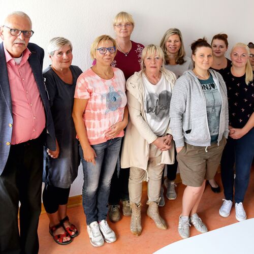 (v.l.) Wolf Hoffmann, Anwendungsbetreuer in der KID, mit dem Team der Wohngeldstelle in Magdeburg