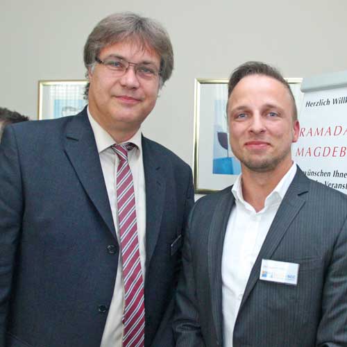 Henning Hofmeister von der KID Magdeburg GmbH und Christopher Sipp